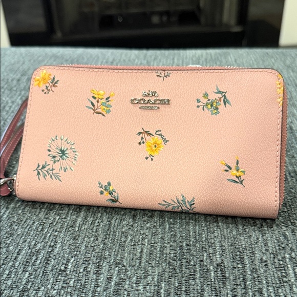 Coach Large Phone Wallet W/ Dandelion - Picture 1 of 7